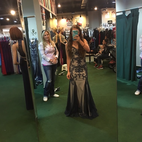 Prom dress - Picture 3 of 4
