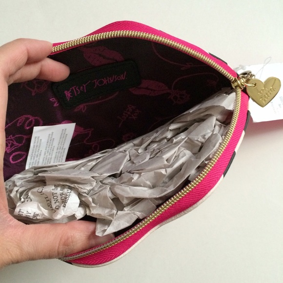 🎉HP🎉 Betsey Johnson "lips" wristlet! - Picture 3 of 3