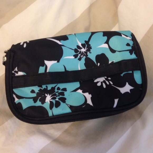 Makeup Traveling Bags - Picture 3 of 4