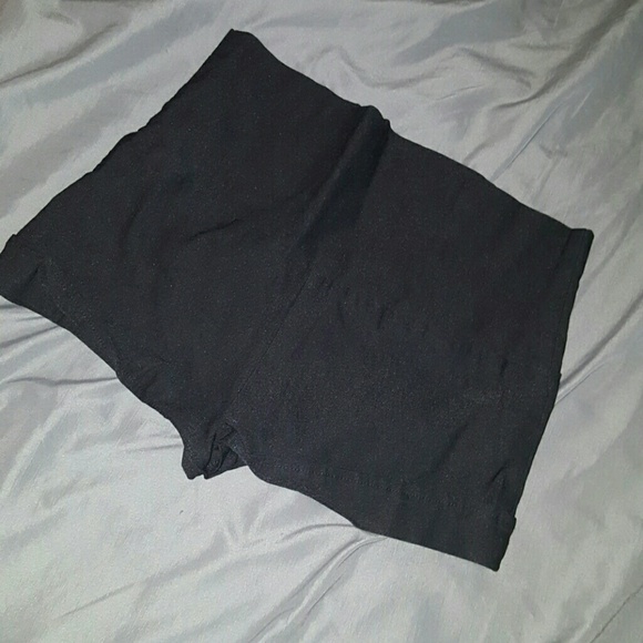 Super cute black high wasted shorts! - Picture 2 of 3