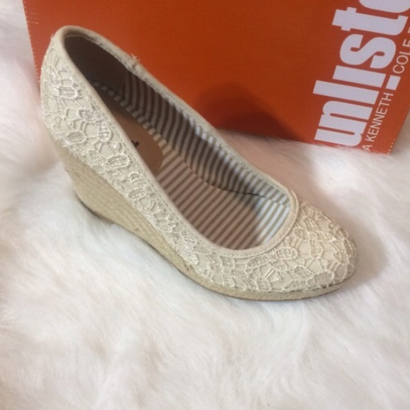 Unlisted eyelet wedges