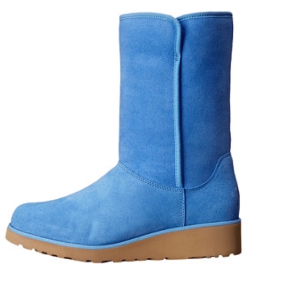 Brand new authentic classic short UGG boots - Picture 4 of 8