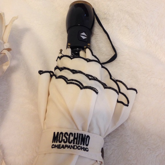 Moschino umbrella - Picture 2 of 4