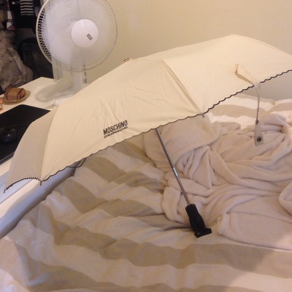 Moschino umbrella - Picture 4 of 4