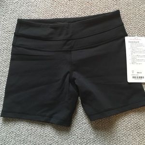 Lulu lemon size 4 groove shorts
