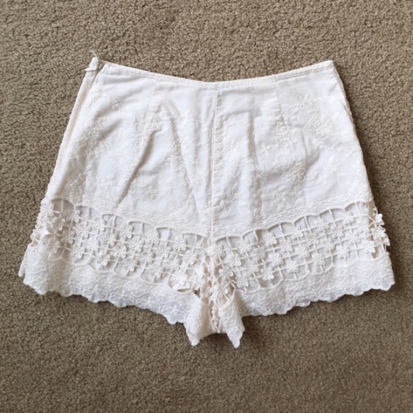 ❗️SOLD❗️UO Floral High Waisted Shorts - Picture 3 of 4