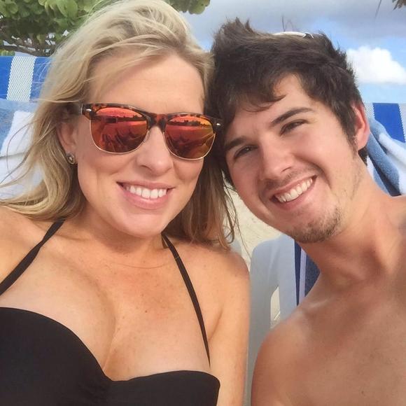 Meet your Posher, Rachelle - Picture 1 of 1