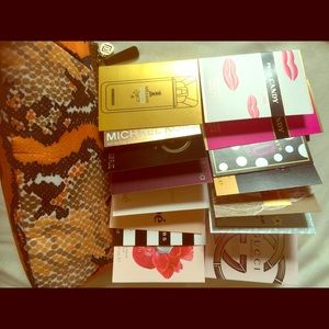Cosmetics MKP Bag with 15 Trial Perfumes
