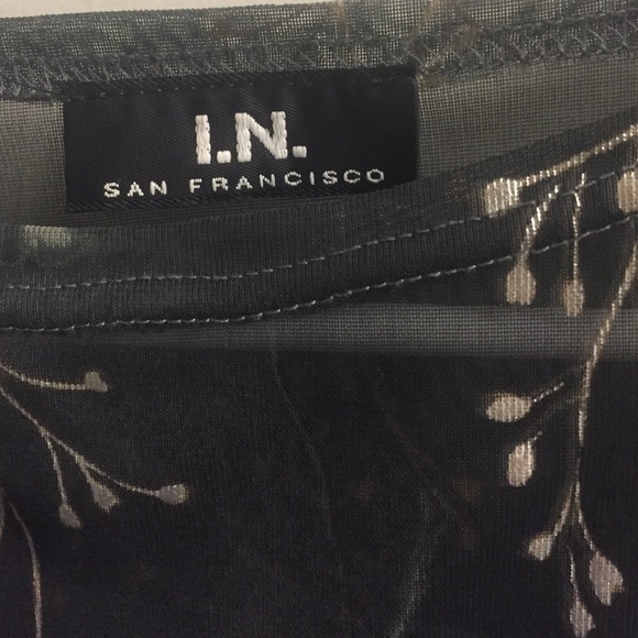 Beautiful blouse - Picture 2 of 2