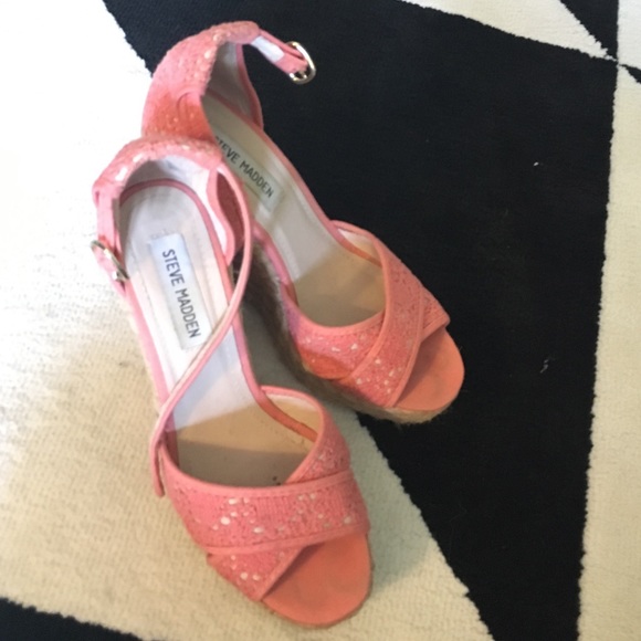 Steve Madden coral lace embroidered wedges