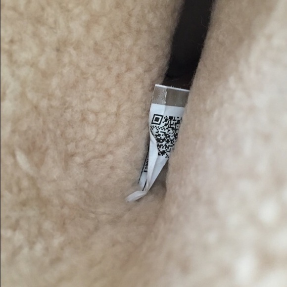 Brand new authentic UGG boots - Picture 4 of 4