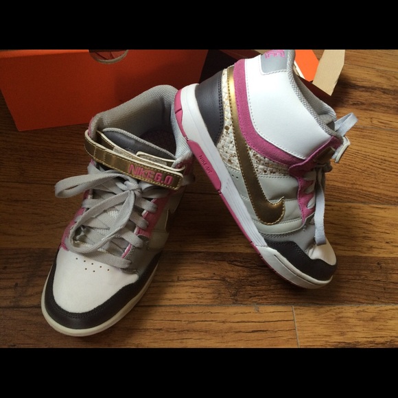 Nike 6.0 special edition pink/wht/gold!!