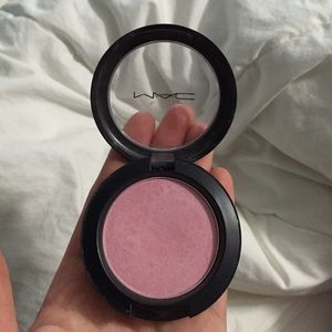 MAC Well Dressed powder blush