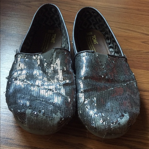 Gray Toms