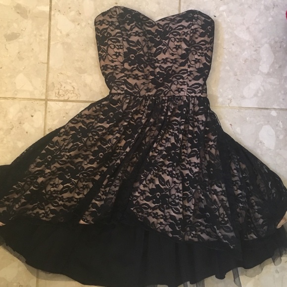 Sweetheart lace nude and black dress