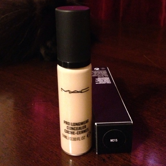 MAC prolongwear concealer nc15 NEW