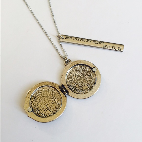 Sea horse locket long necklace - Picture 2 of 3