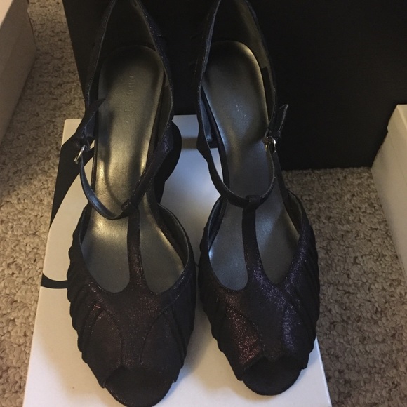 Size 11 Nine West Peep Toe with low heel