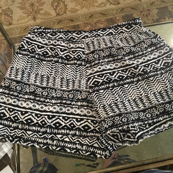 tribal shorts - Picture 1 of 1