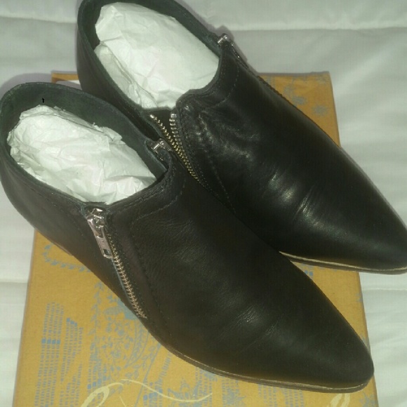 NEARLY NEW- Free People booties