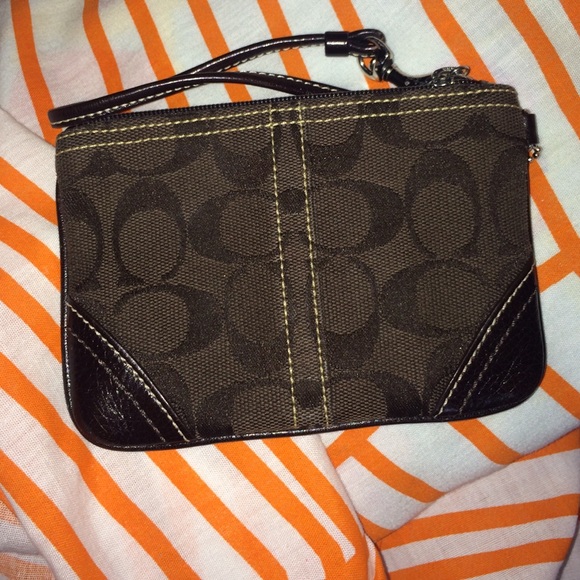 Coach wristlet 🚩SOLD🚩