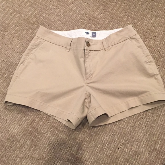 🎉SALE🎉Cute Old Navy khaki shorts with 3" inseam.