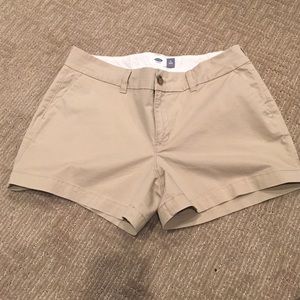 🎉SALE🎉Cute Old Navy khaki shorts with 3" inseam.