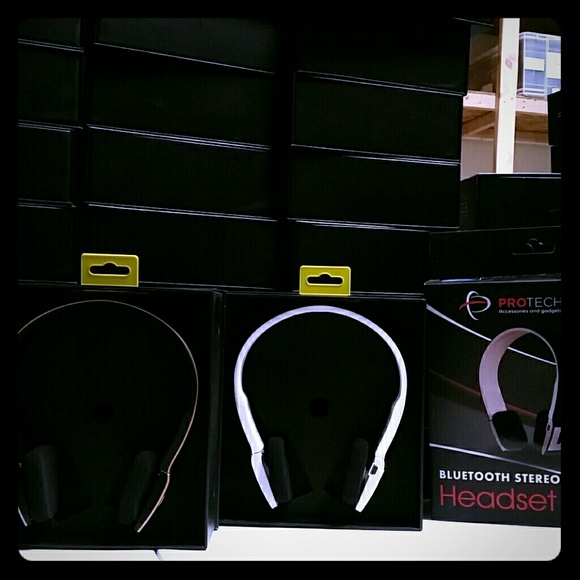 BRAND NEW BLUETOOTH HEADSETS