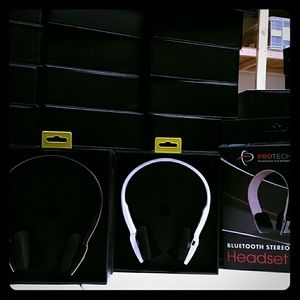BRAND NEW BLUETOOTH HEADSETS