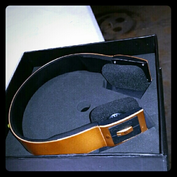 BRAND NEW BLUETOOTH HEADSETS