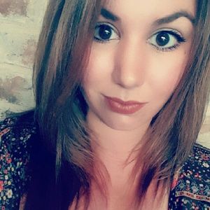 Meet your Posher, Becca