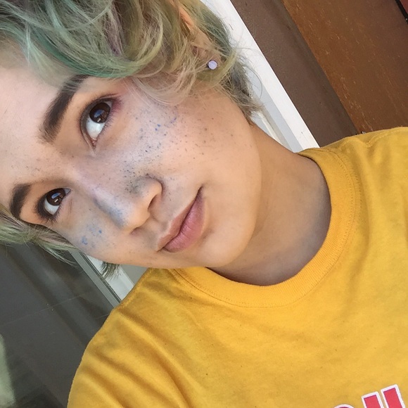 Meet your Posher, Hobbs - Picture 1 of 1