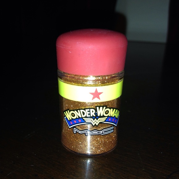 Rare MAC Wonder Woman reflects Bronze glitter