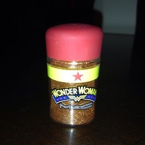 Rare MAC Wonder Woman reflects Bronze glitter