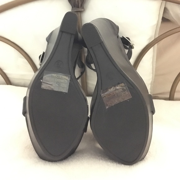 Black Platform Heels - Picture 3 of 4