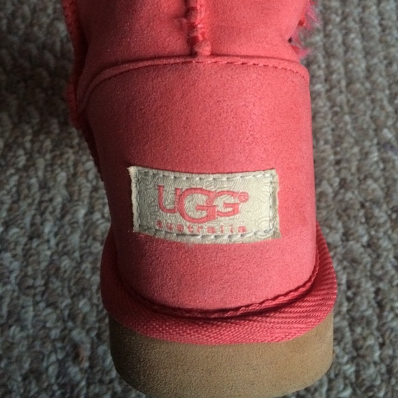 Fairly New Fake Uggs - Picture 2 of 3