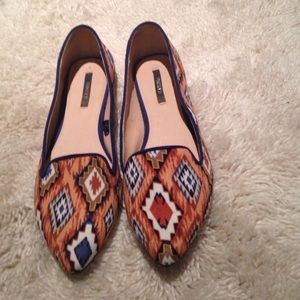 Price cut Aztec print flats