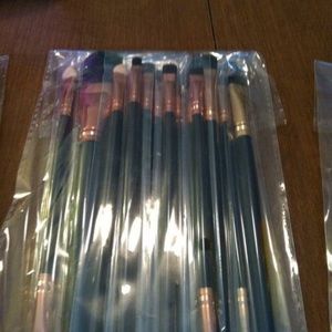 15 piece very nice makeup brushes