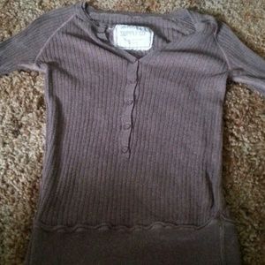 Quarter sleeve ladies top. Brown.