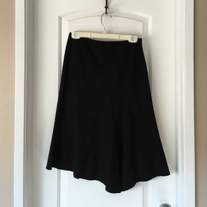Comfortable & pretty black skirt