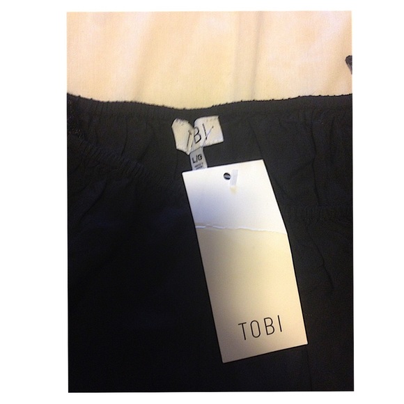 ✨NEW with tags! ✨ NEVER WORN cute black crop top🌸 - Picture 2 of 2