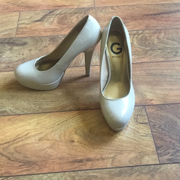 Guess nude pumps