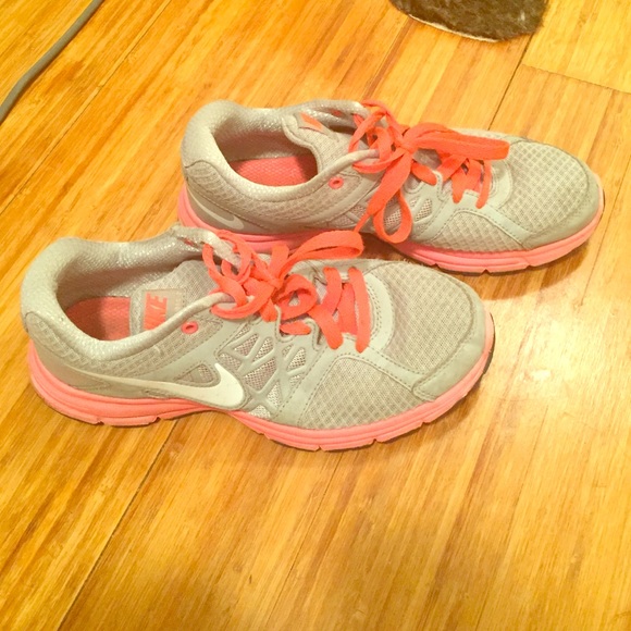 HOT PINK & GREY NIKES SIZE 8