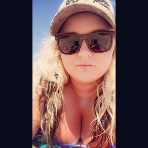 Meet your Posher, Liz