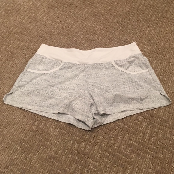 NWOT Size Large Women's Nike Dri-Fit Shorts w/pckt