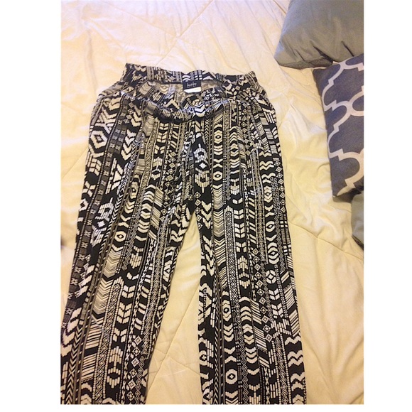 Cute pants!! In style for summer! - Picture 1 of 3