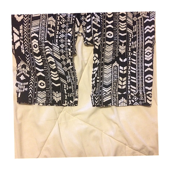 Cute pants!! In style for summer! - Picture 2 of 3