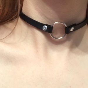 simple o-ring vegan leather choker
