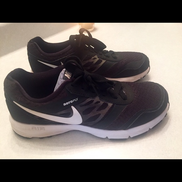 Women's Nike Air AeroPly Shoes!   Size 7.5