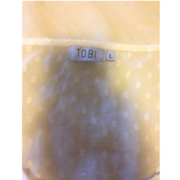 Cute white tank top - Picture 2 of 2